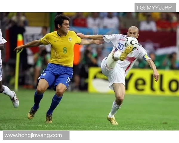 卡卡巅峰时期在足球战术体系中的独特地位与影响力分析